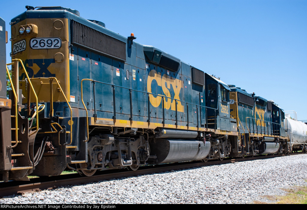 CSX 2692 trails on a northbound manifest 